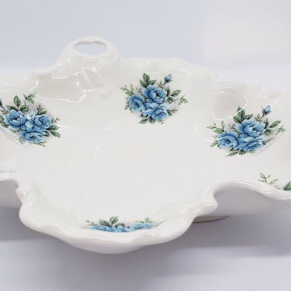 Jaeger's Ceramics P.E.I. Scalloped Blue Roses Dish - Picture 4 of 5